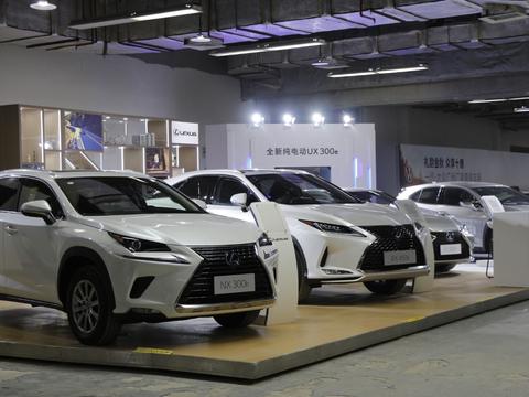 广州车展明天开始啦！今晚各大汽车品牌够拼的，展车已到位…