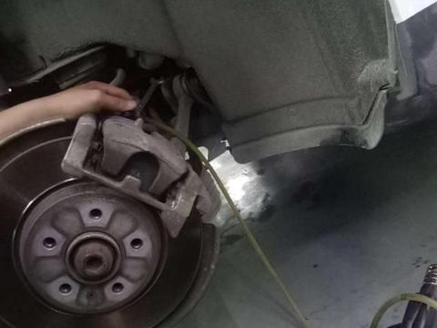 为什么4s店一般不建议换刹车油?