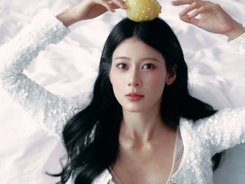 赵昭仪向粉丝狂塞美食连盒送，撒饭式宠粉接地气