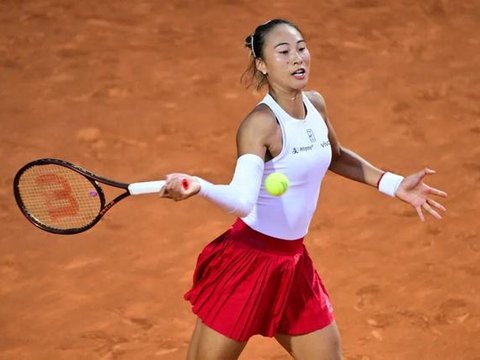 郑钦文首胜萨巴伦卡！赛后发文→