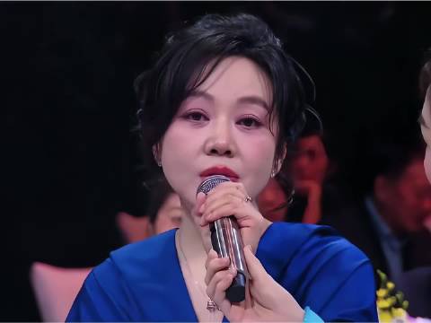 闫妮姐又微醺上了 湾区升朋月现场清唱《假行僧》一开口瞬间梦回《武林外传》！闫妮2026湾区升明月假行僧