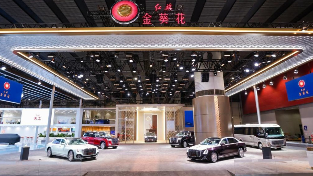 红旗金葵花国礼丹霞定制版全球首发！把山河壮丽装进座舱