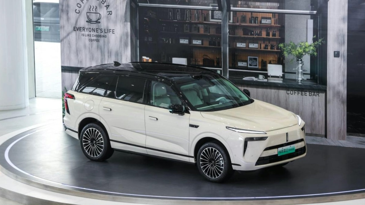 全新蓝山智能进阶版 27.58万起售 以VLA+Hi4重构家庭出行安全标准