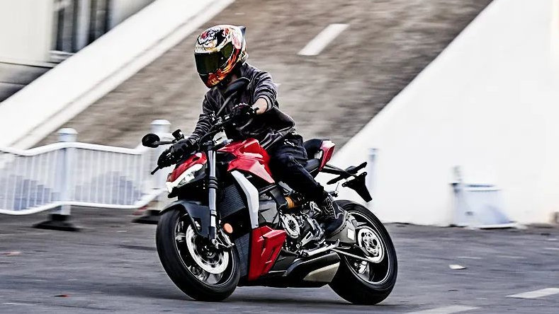 杜卡迪Streetfighter V2到店实拍，没有定风翼的街霸依然很强