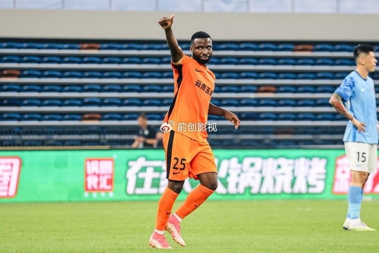 9场9球，奥斯卡让国足后悔！泰山西乙中卫遭完爆，张玉宁也不如他