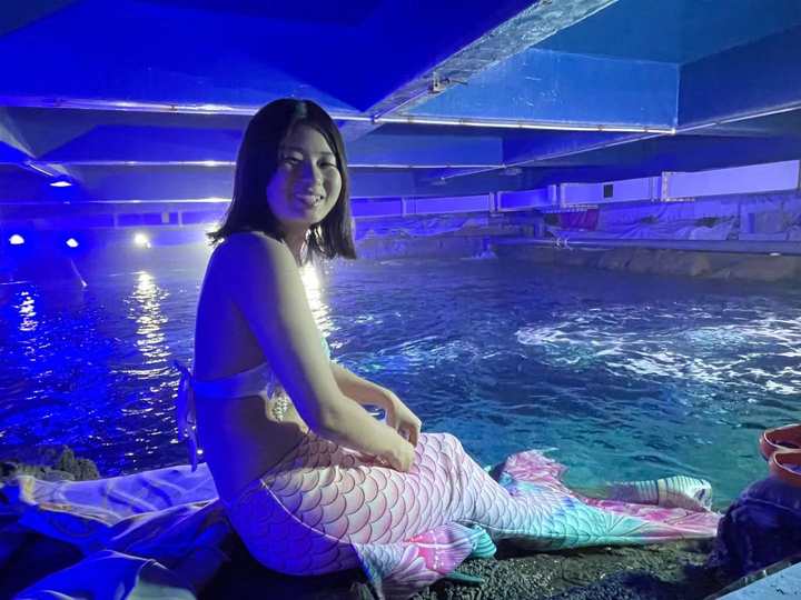 克服下水和被束缚的恐惧,25岁杭漂女孩的中秋节:我在杭州当美人鱼休闲区蓝鸢梦想 - Www.slyday.coM 克服下水和被束缚的恐惧,25岁杭漂女孩的中秋节:我在杭州当美人鱼休闲区蓝鸢梦想 - Www.slyday.coM