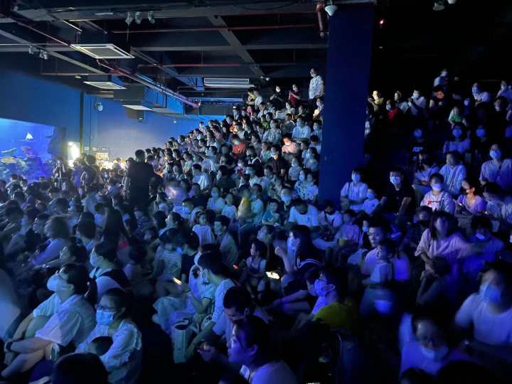 克服下水和被束缚的恐惧,25岁杭漂女孩的中秋节:我在杭州当美人鱼休闲区蓝鸢梦想 - Www.slyday.coM 克服下水和被束缚的恐惧,25岁杭漂女孩的中秋节:我在杭州当美人鱼休闲区蓝鸢梦想 - Www.slyday.coM