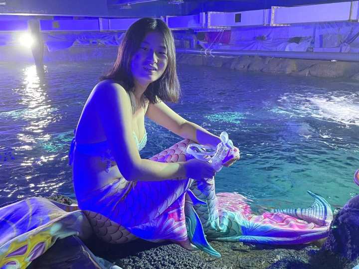 克服下水和被束缚的恐惧,25岁杭漂女孩的中秋节:我在杭州当美人鱼休闲区蓝鸢梦想 - Www.slyday.coM 克服下水和被束缚的恐惧,25岁杭漂女孩的中秋节:我在杭州当美人鱼休闲区蓝鸢梦想 - Www.slyday.coM