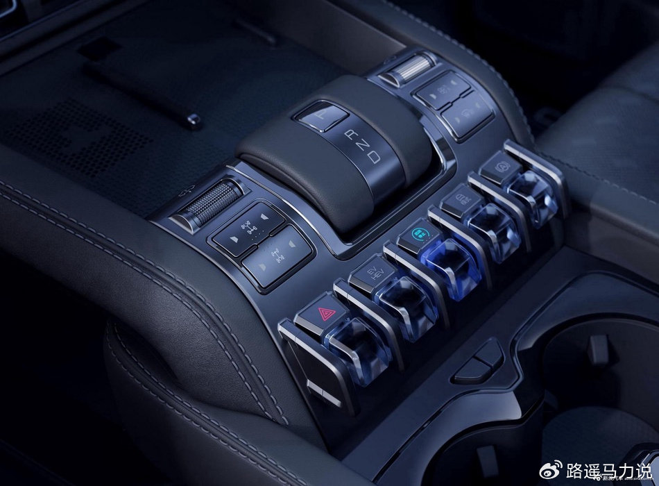 手握30万预算该买谁?宝马X3对比豹5