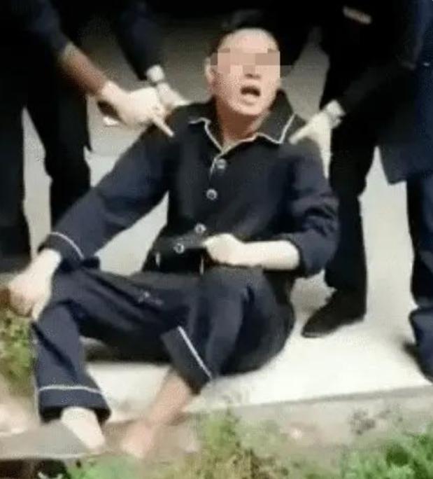 重庆姐弟被生父扔下楼坠亡案:28日再开庭,妈妈想孩子爸判死刑!休闲区蓝鸢梦想 - Www.slyday.coM 重庆姐弟被生父扔下楼坠亡案:28日再开庭,妈妈想孩子爸判死刑!休闲区蓝鸢梦想 - Www.slyday.coM