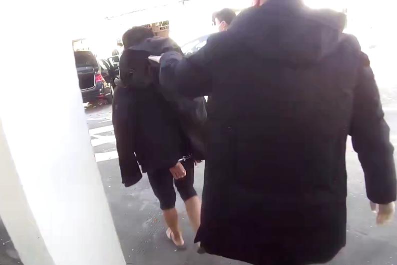 上海一男子专找别墅下手,多次翻窗入室盗窃,已被抓获休闲区蓝鸢梦想 - Www.slyday.coM 上海一男子专找别墅下手,多次翻窗入室盗窃,已被抓获休闲区蓝鸢梦想 - Www.slyday.coM