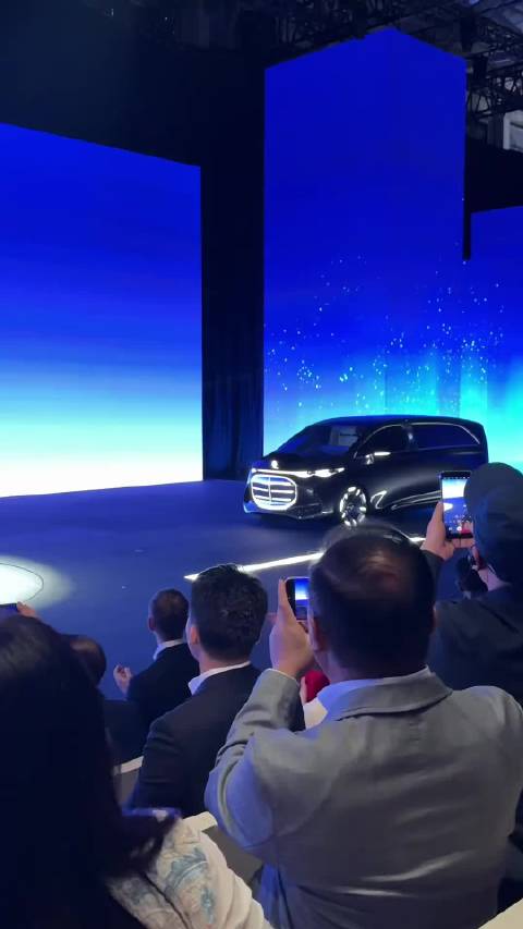 不是这是啥啊？据说奔驰的MPV也会细分 VLE和VLS ，这外观设计还有内饰你们感觉怎么样？