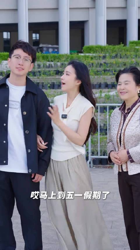 勇闯车展!社牛属性大爆发只为选梦中情车!