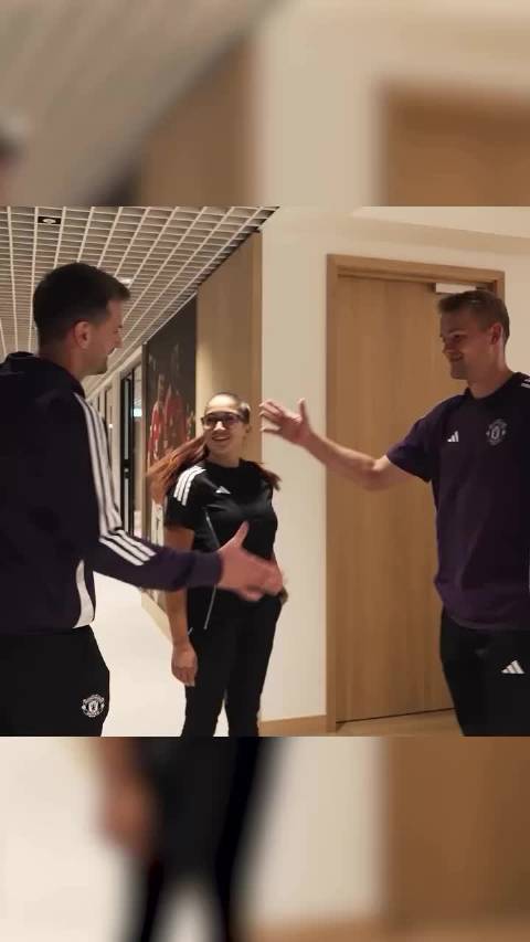 5000万英镑翻新！德里赫特、希顿带球迷云参观卡灵顿基地