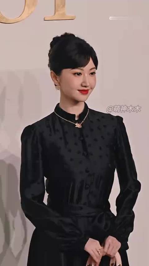 景甜发福了！出席迪奥活动化身复古名媛，果然是人间富贵花