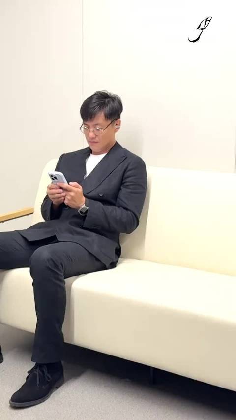 周一围 文俊辉首张中文数字EP