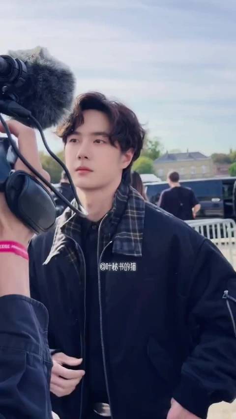 没有一帧是不帅的 .
