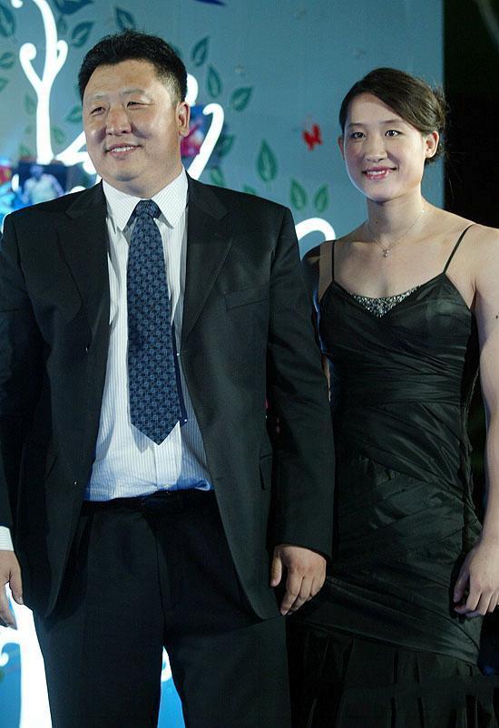 刘子歌近照,颜值很高,嫁给大23岁的三婚教练,生了女儿移居澳洲