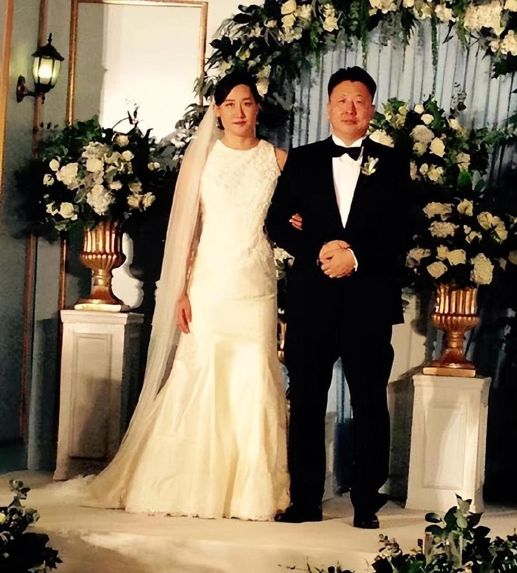 刘子歌近照,颜值很高,嫁给大23岁的三婚教练,生了女儿移居澳洲