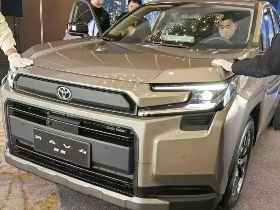 新款RAV4外观内饰大改，是你的菜吗？