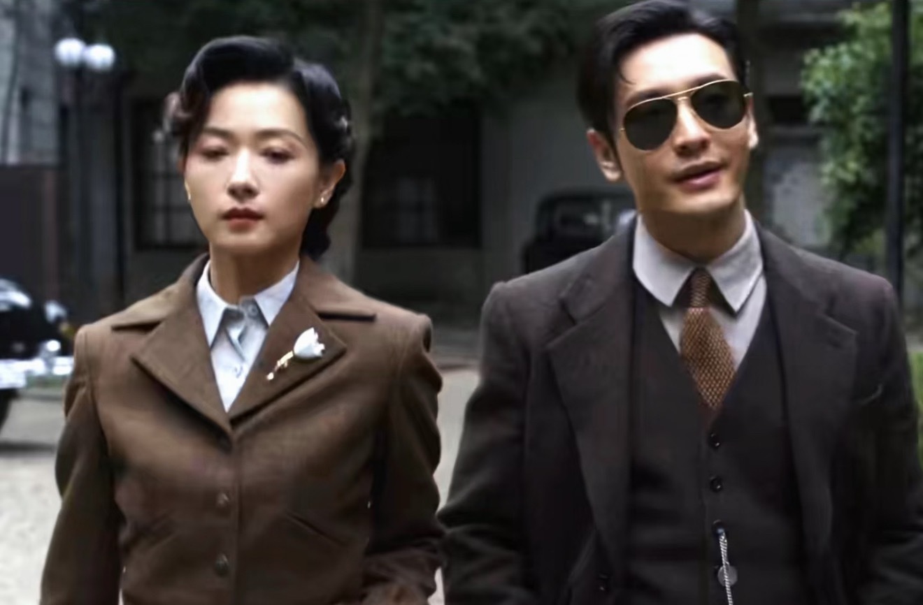 黄晓明万茜同框一整个梦回《潜行者》了，期待两人再次合作！