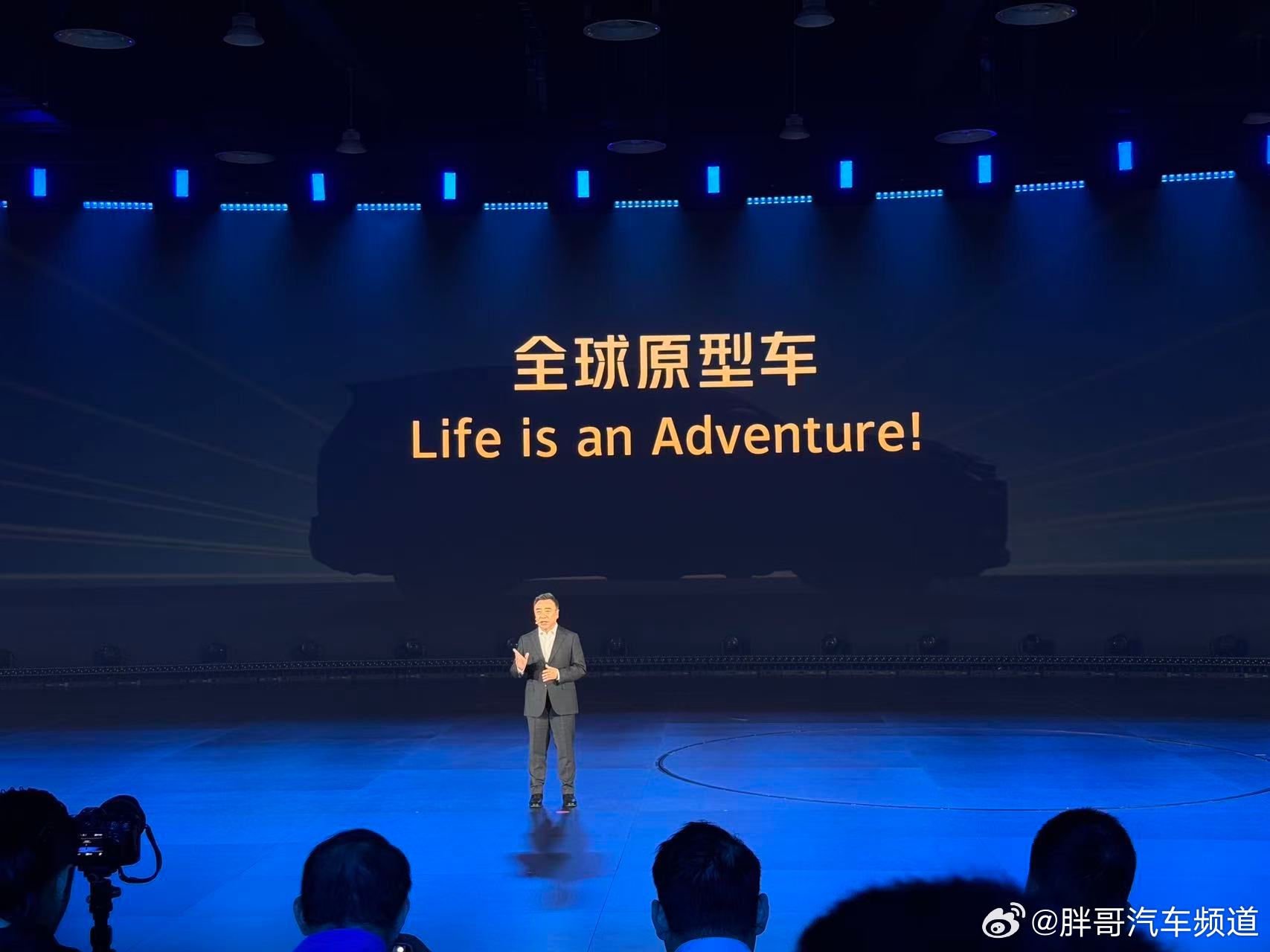 一汽丰田全新第六代荣放亮相广州车展，搭载第五代智能电混双擎