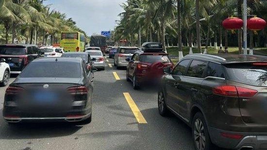 海南离岛小车严重拥堵:有人排14小时上船,多名新能源车主弃车保返|港口|海口市|新能源_新浪新闻