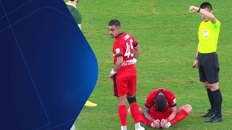 3-0！海港大爆发，离冠军一步之遥，外援遭“掏裆”，后痛苦离场