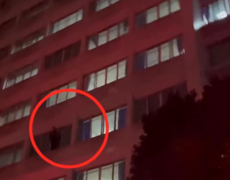 四川住院病人砍伤一名医护及另一病人后跳楼身亡!案件正侦办休闲区蓝鸢梦想 - Www.slyday.coM 四川住院病人砍伤一名医护及另一病人后跳楼身亡!案件正侦办休闲区蓝鸢梦想 - Www.slyday.coM