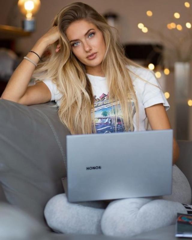 遭遇网暴后,“世界最性感运动员”突然临时退役!自曝曾感染新冠病毒,粉丝数惊人的施密特未来将何去何从?休闲区蓝鸢梦想 - Www.slyday.coM 遭遇网暴后,“世界最性感运动员”突然临时退役!自曝曾感染新冠病毒,粉丝数惊人的施密特未来将何去何从?休闲区蓝鸢梦想 - Www.slyday.coM