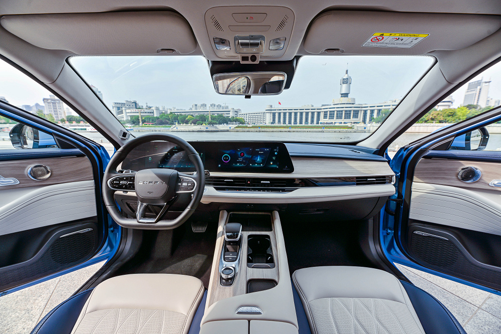 后悔了吗?同样的价格,朗逸、轩逸比这台国产车差了很多