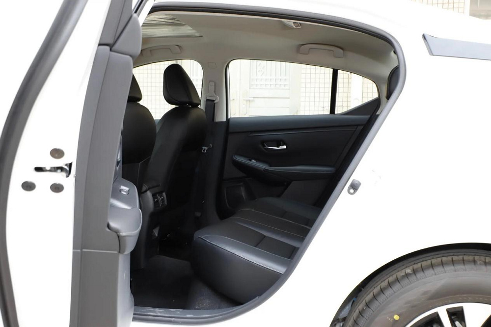 后悔了吗?同样的价格,朗逸、轩逸比这台国产车差了很多