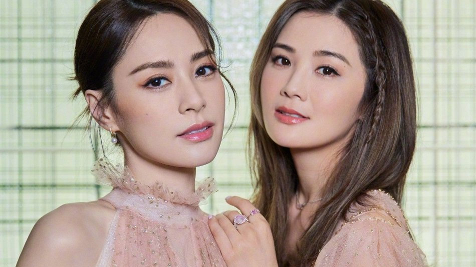 蔡卓妍钟欣潼合体拍写真，穿姐妹款粉色长裙靓丽
