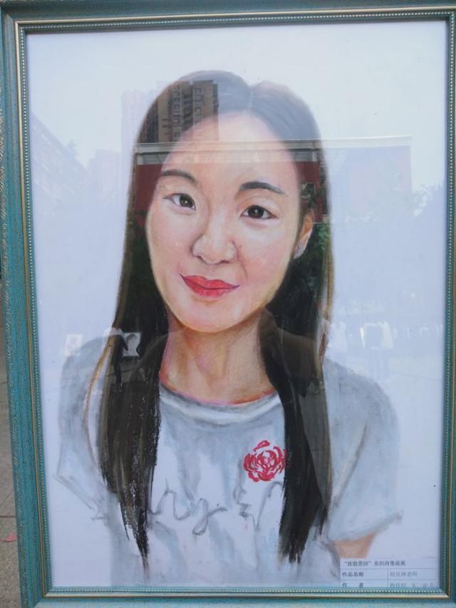 高中生以系列肖像画致敬恩师老师画得太像了我要收藏