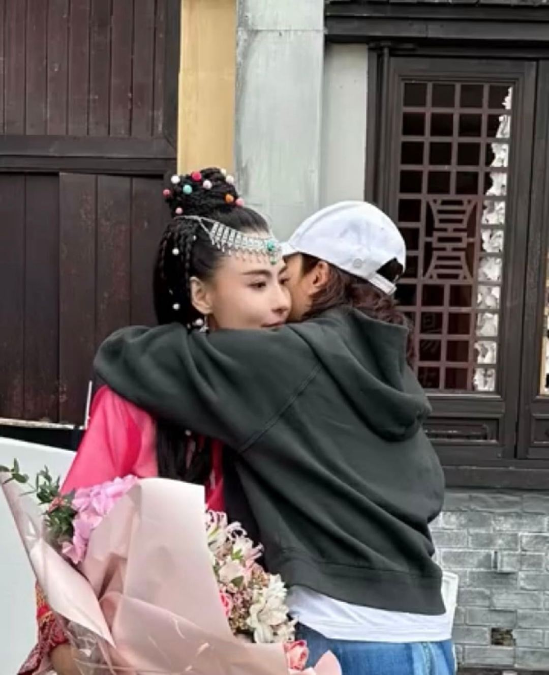 黎姿张柏芝两代赵敏同框，颜值依旧友情深厚