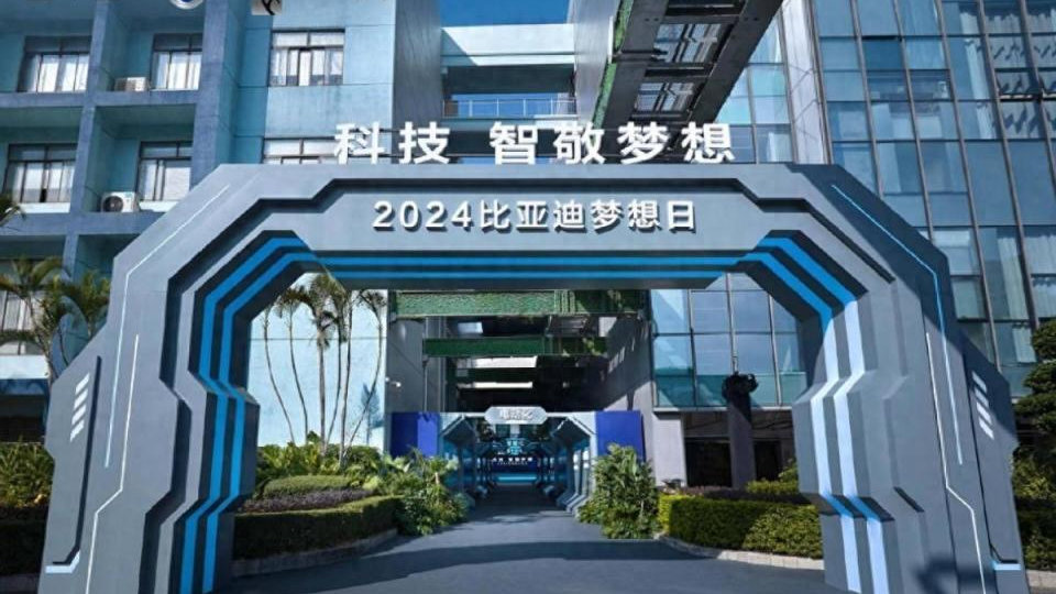 还有人嘲讽比亚迪智驾落后？看完你就知道比亚迪如今智驾多强