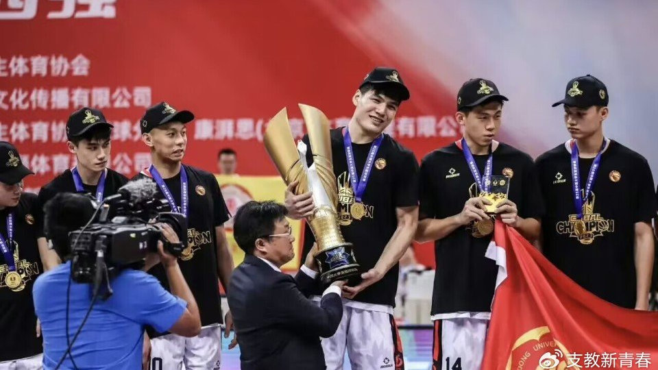 陈国豪为何成了“饮水机管理员”？球迷：陈国豪去广东，找朱芳雨