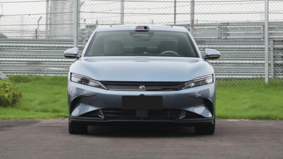 比亚迪重磅新车升级！汉长续航版上市，补贴后售价15.98万起