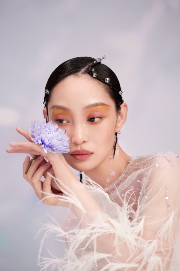 重拾审美自信花西子用“细长眉、眼下彩、点珠唇”打造“中国妆”休闲区蓝鸢梦想 - Www.slyday.coM 重拾审美自信花西子用“细长眉、眼下彩、点珠唇”打造“中国妆”休闲区蓝鸢梦想 - Www.slyday.coM