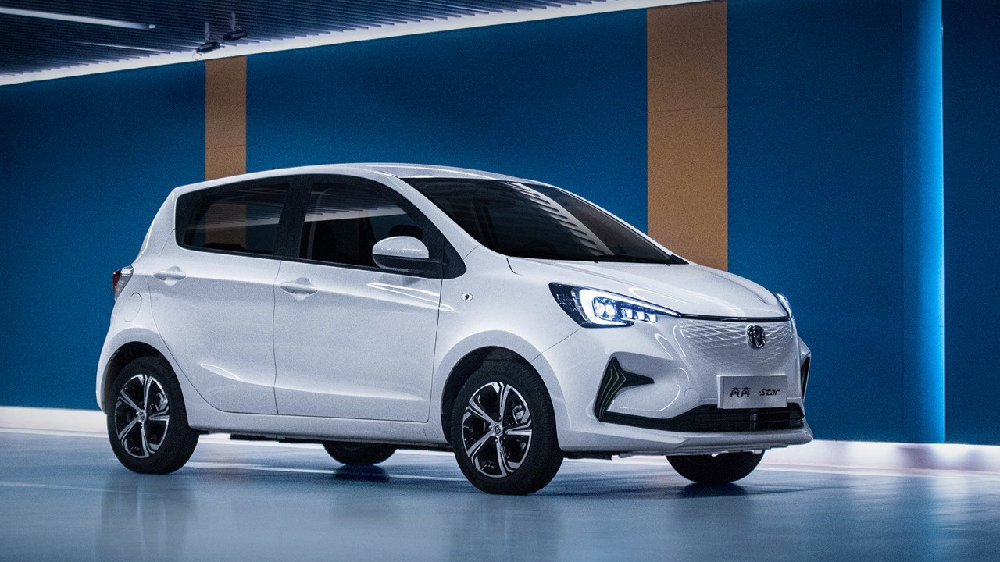 长安新能源小车奔奔E-Star 6.98万元起 续航301公里