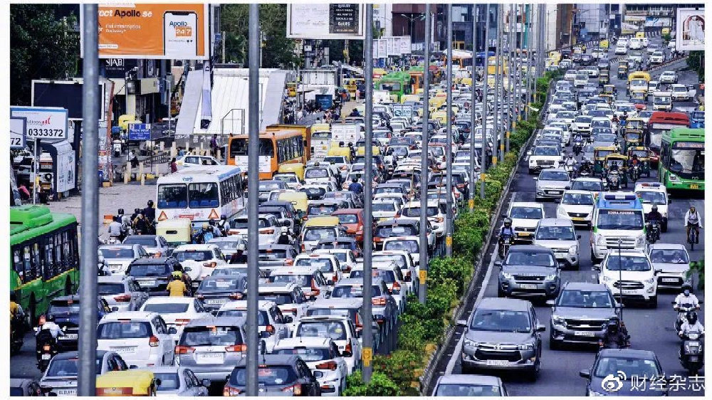 印度汽车业的野心和纠结：既要，又要，还要｜《财经》封面