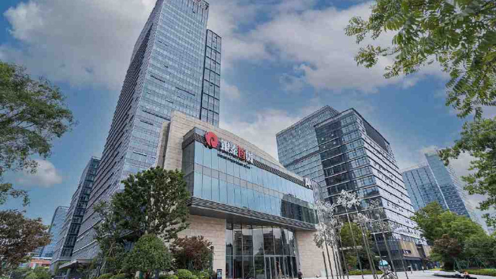 滨江首家银泰百货正式开业 众多品牌首店扎堆进驻