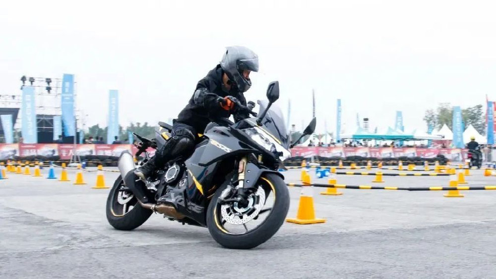 无极RR525重庆摩博会外场实拍+试驾体验