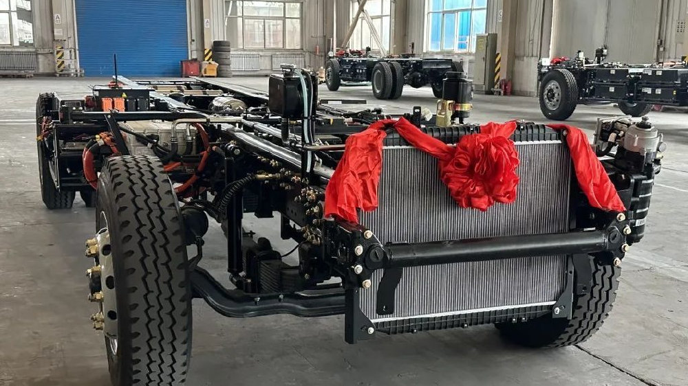 德创未来与主函数首批合作线控底盘顺利交付