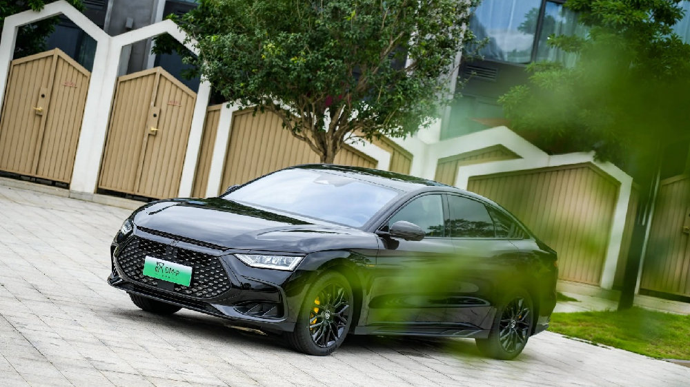 中国新能源汽车持续跑出发展“加速度”，比亚迪迎来向上突破