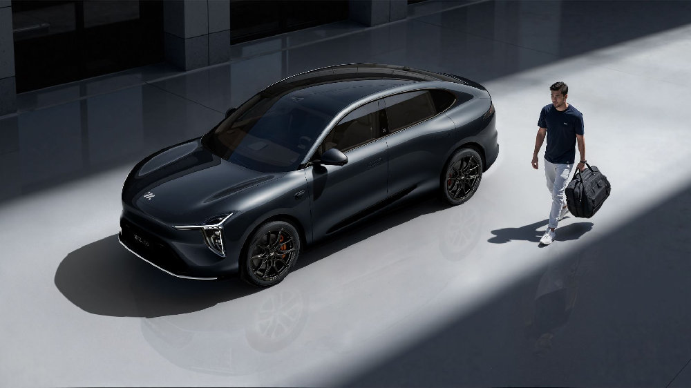 智己LS6：用「掀桌式」技术重构新能源SUV的价值锚点