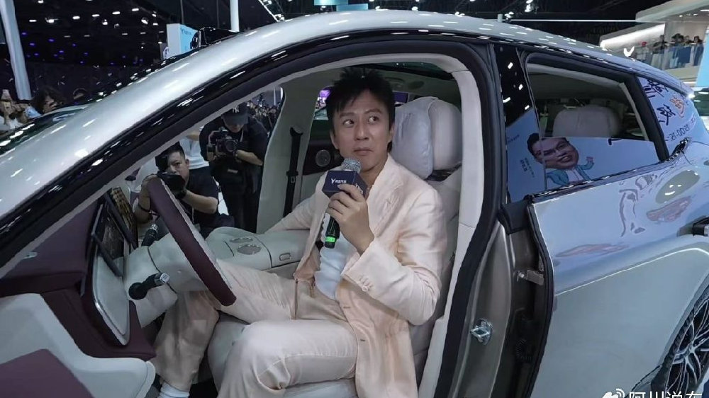 成都车展邓超采购七夕礼物！10分钟下定梦想家，看后全新知音立即钻进