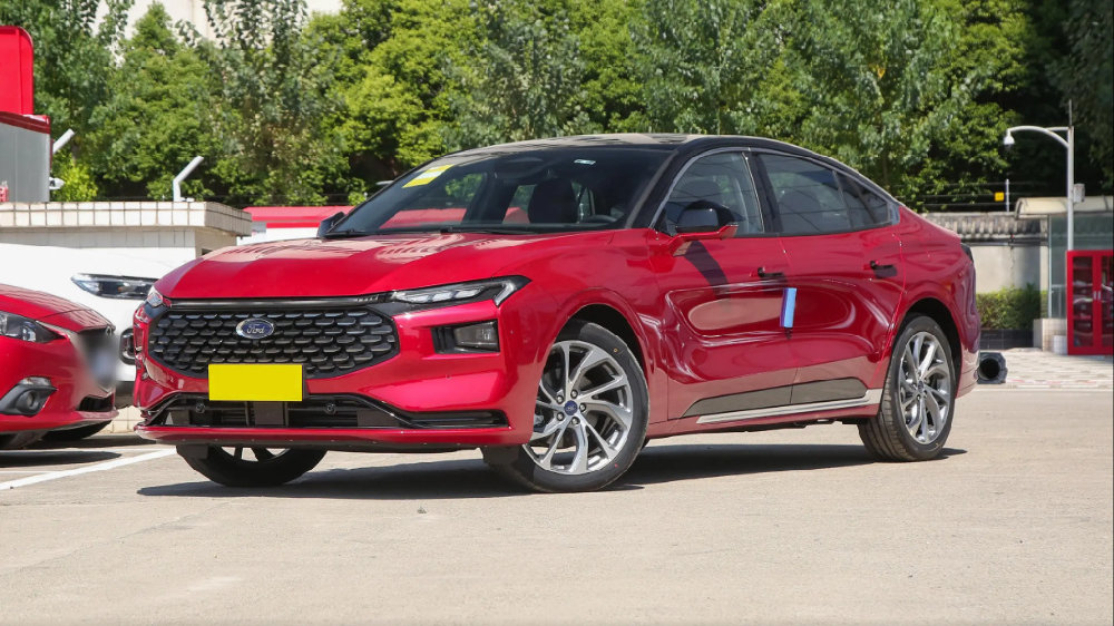 十五万预算买合资B级车，福特蒙迪欧和丰田凯美瑞怎么选？