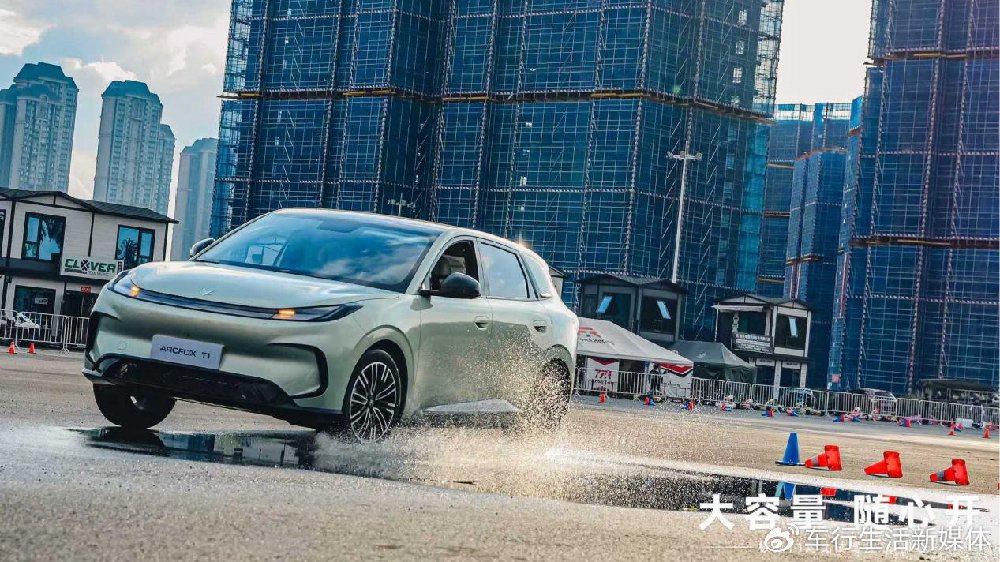 多维体验印证标杆实力，极狐T1对比试驾会展现硬核产品力