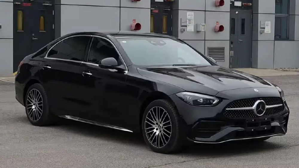 新奔驰C级谍照，不仅有三叉戟大灯，还有2.0T？